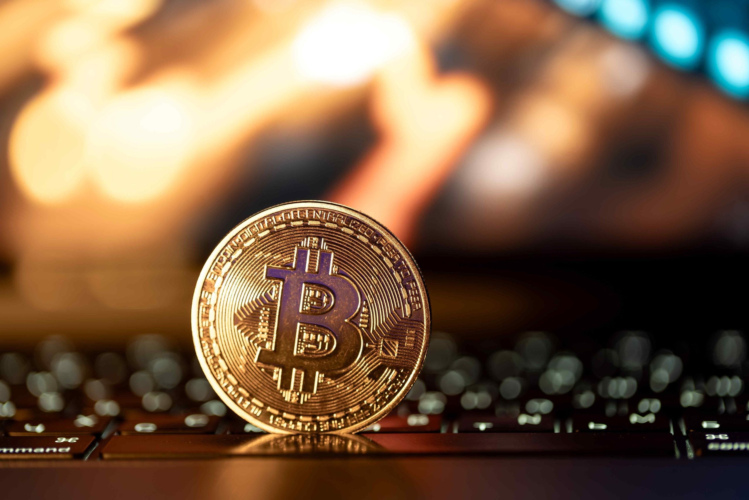 Crypto investor managing Bitcoin-backed loan Xapo Bank